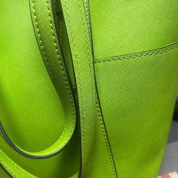Micheal k Green shoulder bag lime green pro-owned Clean - Picture 5 of 11